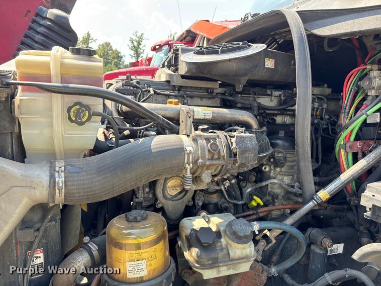 image for item YA0728 2016 Freightliner Cascadia 125 semi truck