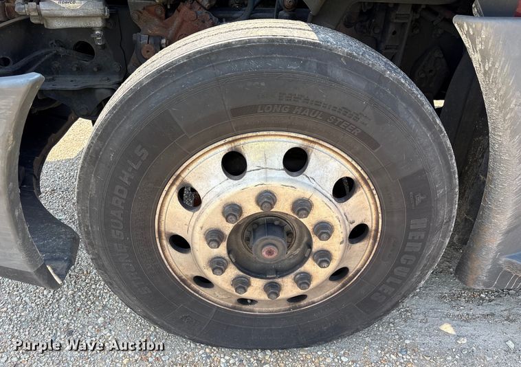 image for item YA0728 2016 Freightliner Cascadia 125 semi truck