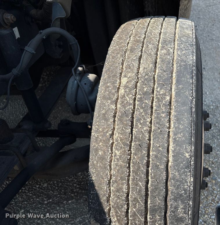 image for item YA0728 2016 Freightliner Cascadia 125 semi truck