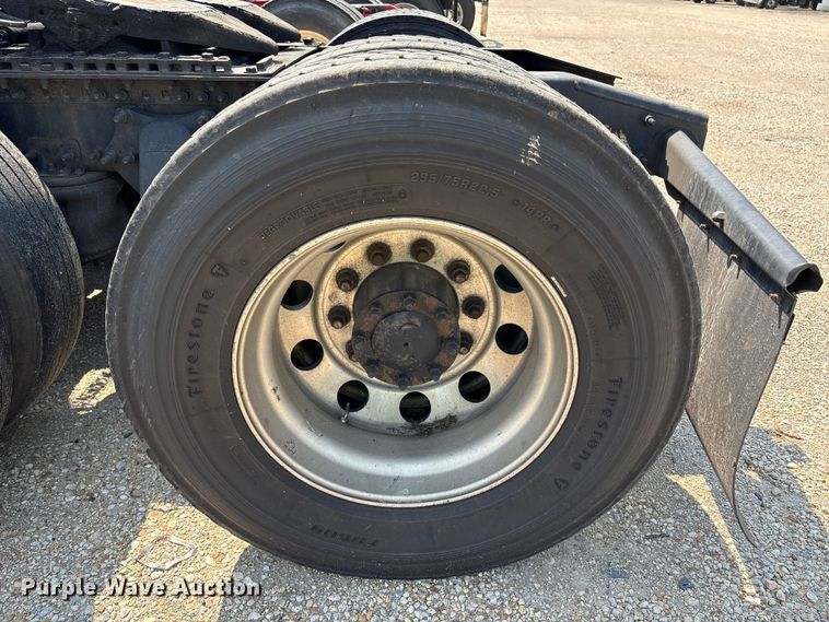 image for item YA0728 2016 Freightliner Cascadia 125 semi truck