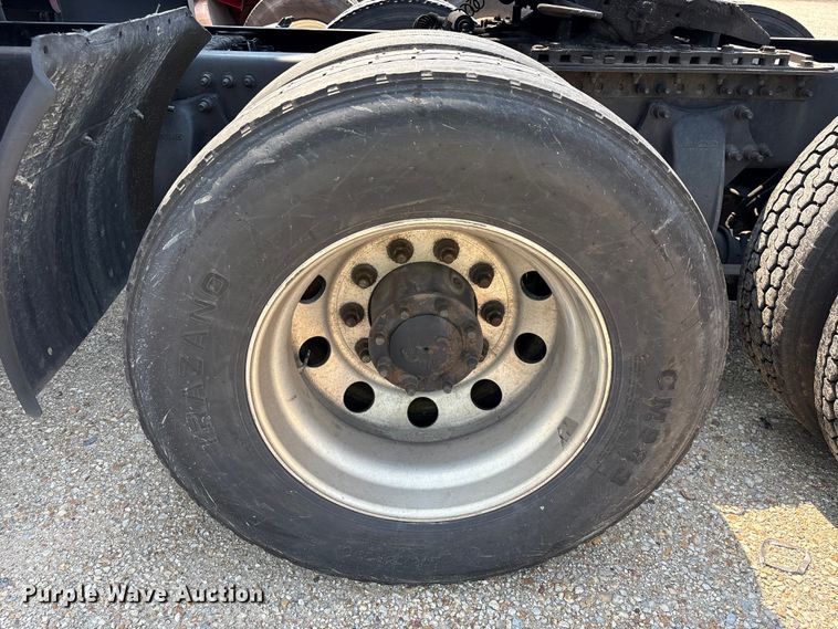 image for item YA0728 2016 Freightliner Cascadia 125 semi truck