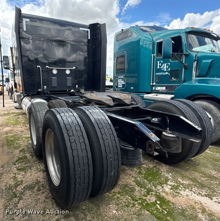 image for item YA0755 2021 Peterbilt 567 semi truck