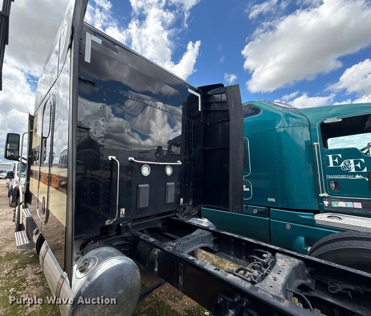 image for item YA0755 2021 Peterbilt 567 semi truck