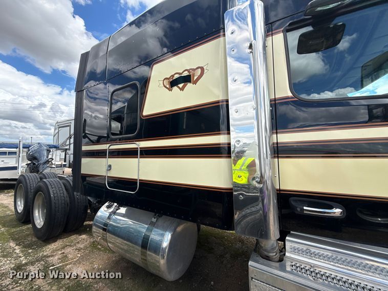 image for item YA0755 2021 Peterbilt 567 semi truck