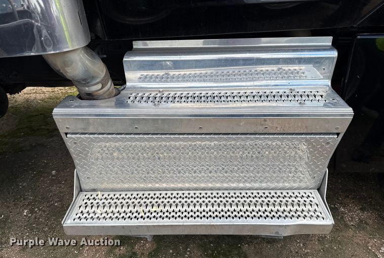 image for item YA0755 2021 Peterbilt 567 semi truck