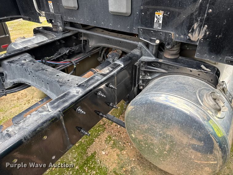 image for item YA0755 2021 Peterbilt 567 semi truck