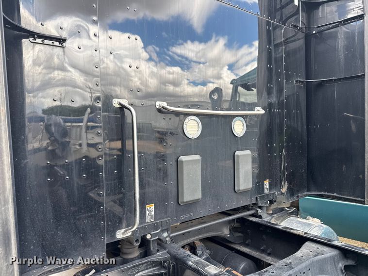 image for item YA0755 2021 Peterbilt 567 semi truck