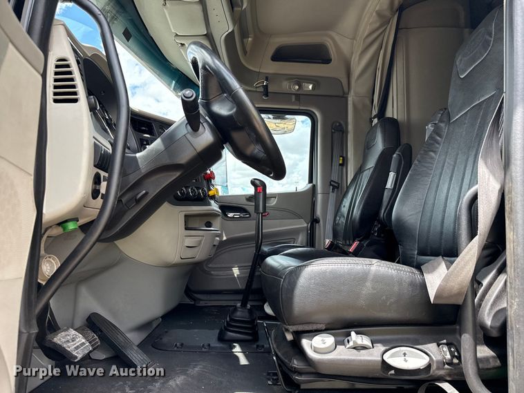 image for item YA0755 2021 Peterbilt 567 semi truck