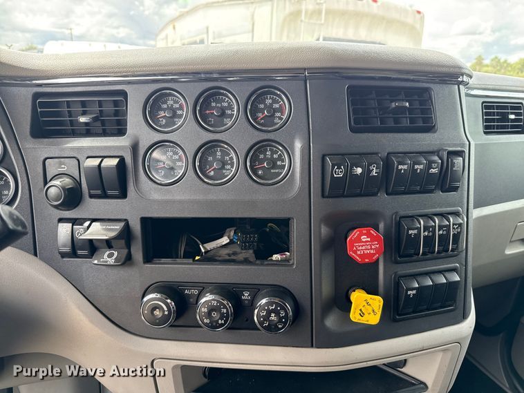 image for item YA0755 2021 Peterbilt 567 semi truck