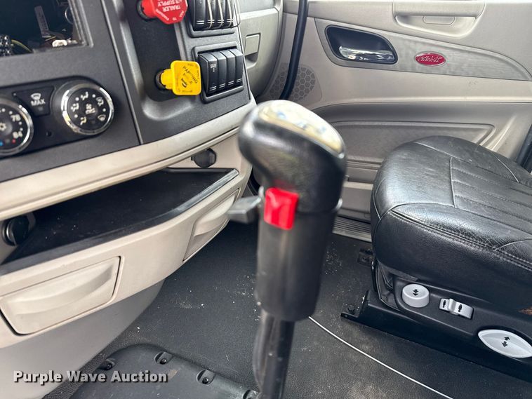 image for item YA0755 2021 Peterbilt 567 semi truck