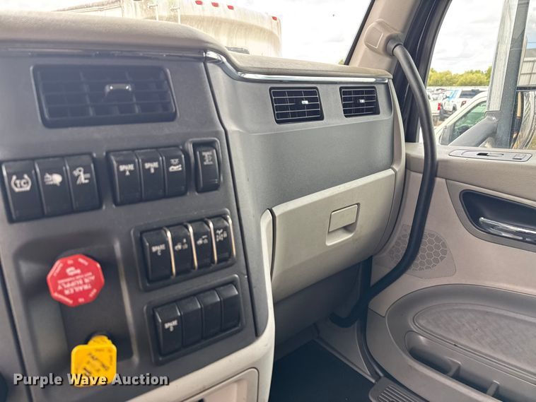 image for item YA0755 2021 Peterbilt 567 semi truck