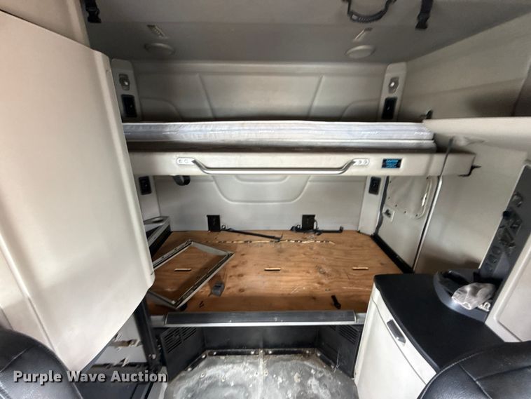 image for item YA0755 2021 Peterbilt 567 semi truck