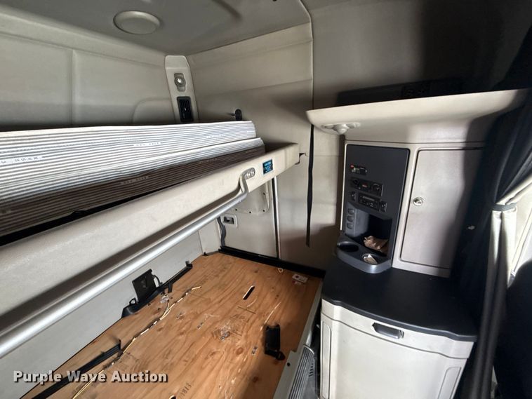 image for item YA0755 2021 Peterbilt 567 semi truck