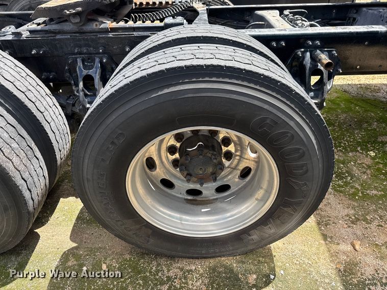 image for item YA0755 2021 Peterbilt 567 semi truck