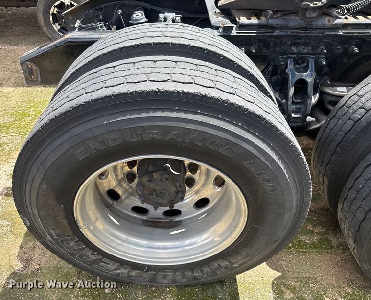 image for item YA0755 2021 Peterbilt 567 semi truck