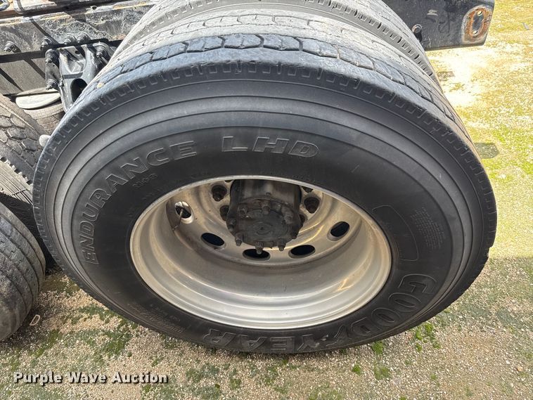 image for item YA0755 2021 Peterbilt 567 semi truck