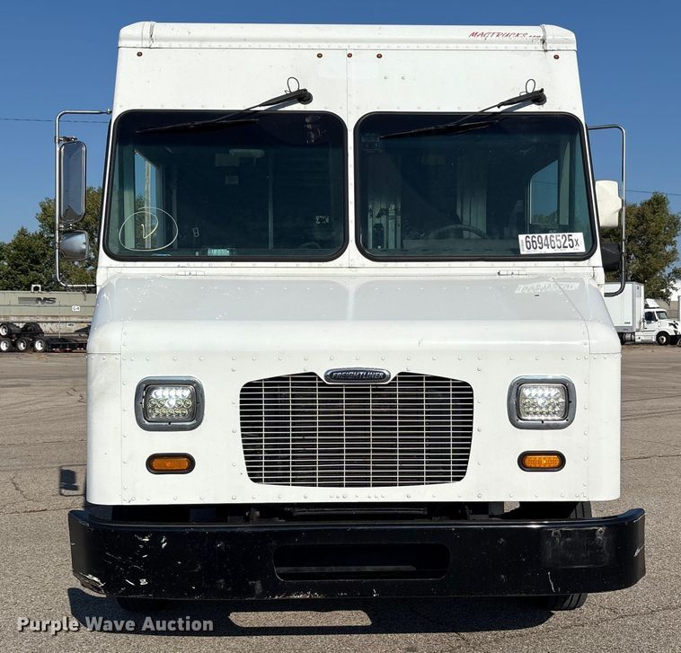 image for item YA0786 2014 Freightliner MT45 delivery truck