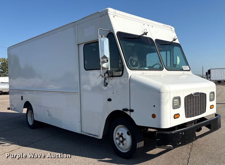 image for item YA0786 2014 Freightliner MT45 delivery truck