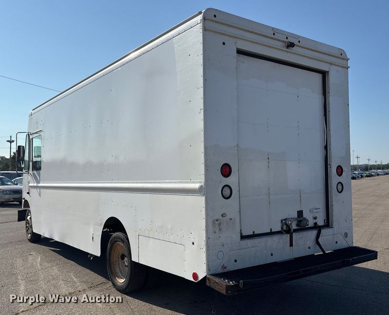 image for item YA0786 2014 Freightliner MT45 delivery truck