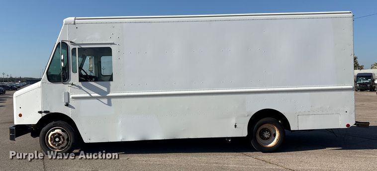 image for item YA0786 2014 Freightliner MT45 delivery truck