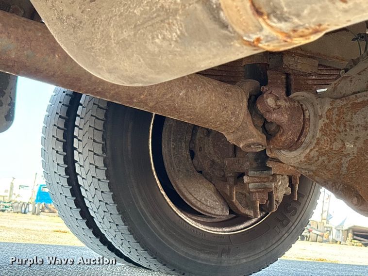 image for item YA0786 2014 Freightliner MT45 delivery truck