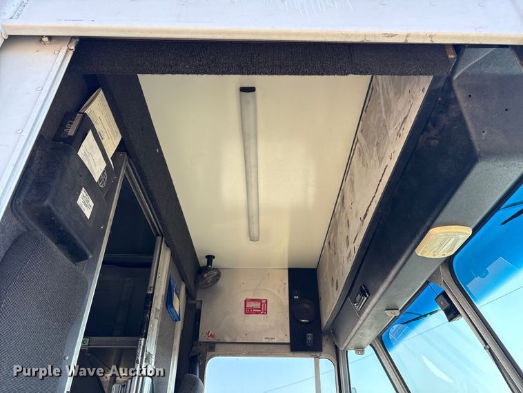 image for item YA0786 2014 Freightliner MT45 delivery truck