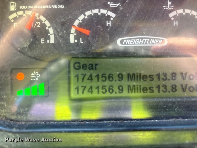 image for item YA0786 2014 Freightliner MT45 delivery truck