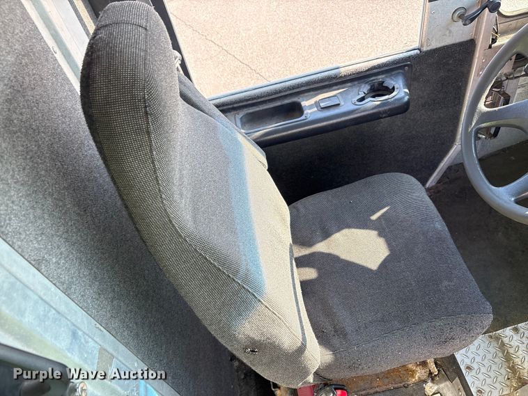 image for item YA0786 2014 Freightliner MT45 delivery truck