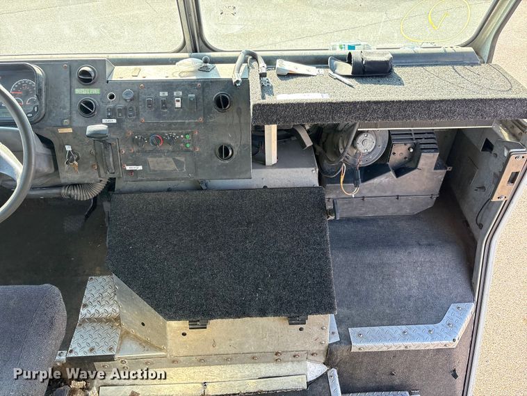 image for item YA0786 2014 Freightliner MT45 delivery truck