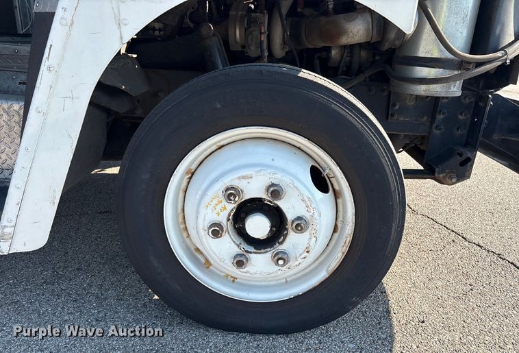 image for item YA0786 2014 Freightliner MT45 delivery truck