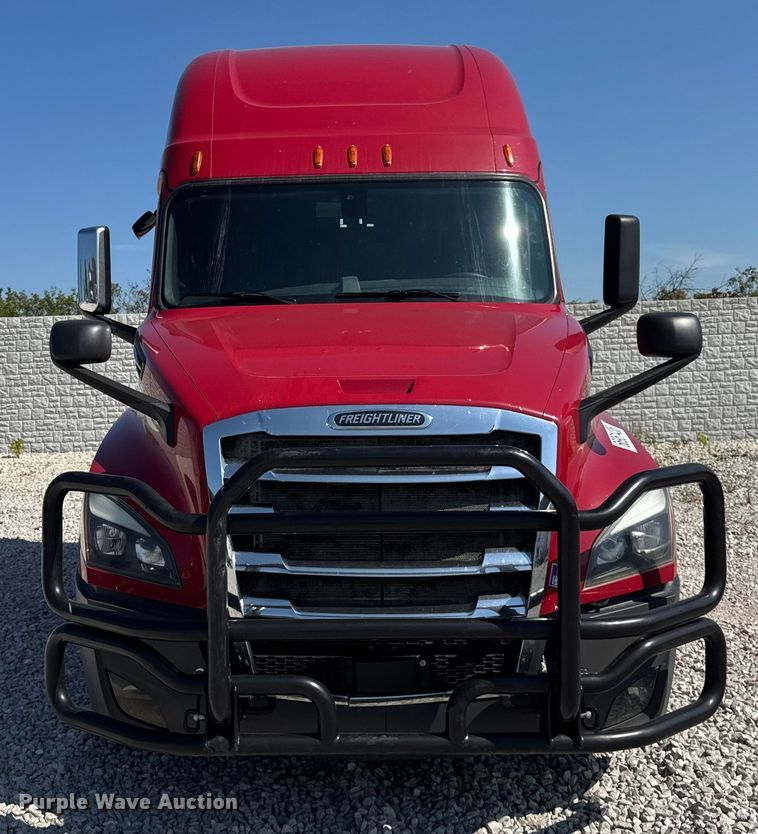 image for item YA0787 2019 Freightliner Cascadia semi truck