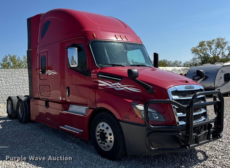 image for item YA0787 2019 Freightliner Cascadia semi truck