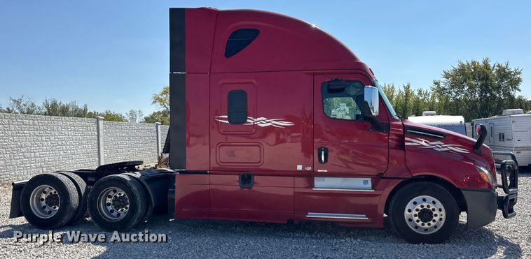 image for item YA0787 2019 Freightliner Cascadia semi truck