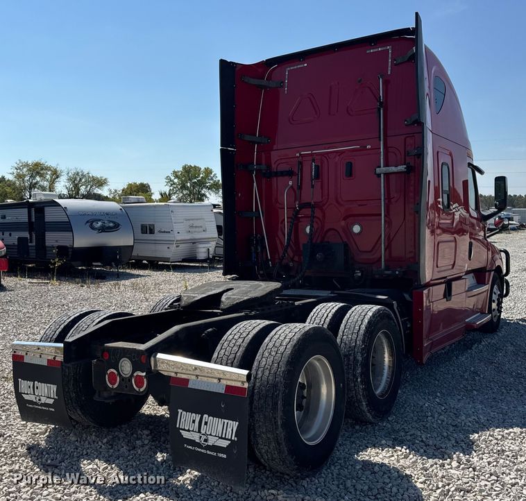 image for item YA0787 2019 Freightliner Cascadia semi truck