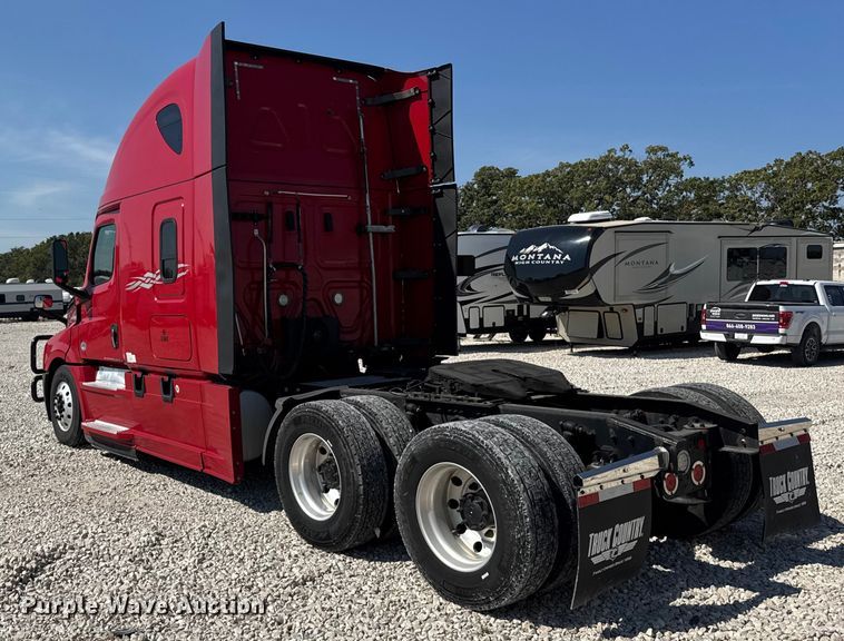 image for item YA0787 2019 Freightliner Cascadia semi truck
