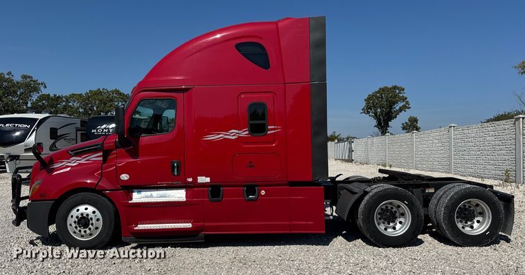 image for item YA0787 2019 Freightliner Cascadia semi truck
