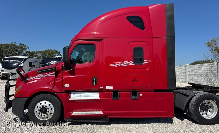 image for item YA0787 2019 Freightliner Cascadia semi truck