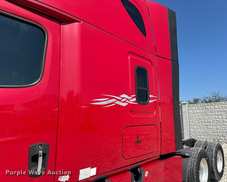 image for item YA0787 2019 Freightliner Cascadia semi truck