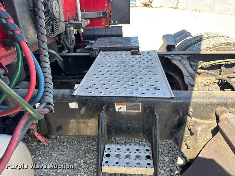 image for item YA0787 2019 Freightliner Cascadia semi truck