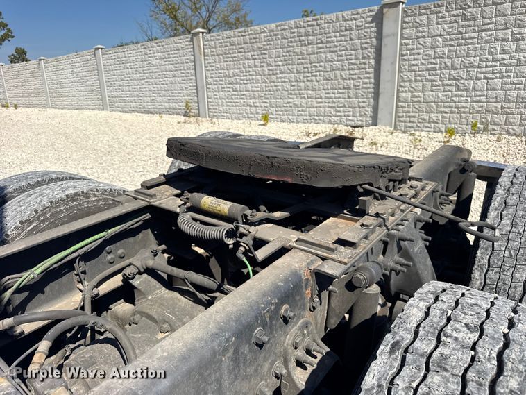 image for item YA0787 2019 Freightliner Cascadia semi truck