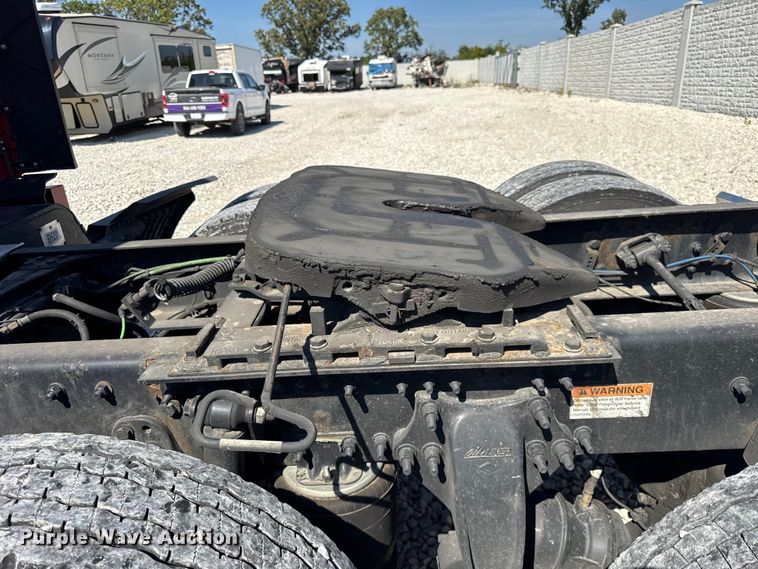 image for item YA0787 2019 Freightliner Cascadia semi truck