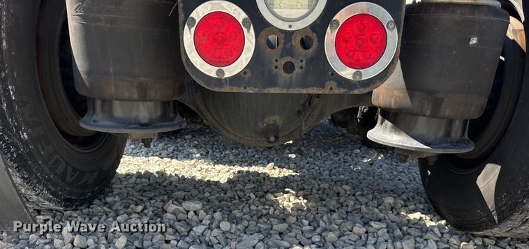 image for item YA0787 2019 Freightliner Cascadia semi truck