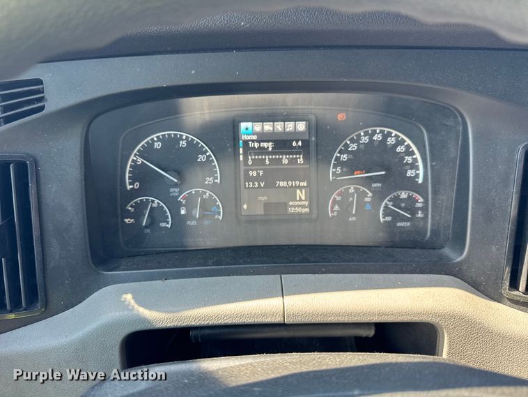 image for item YA0787 2019 Freightliner Cascadia semi truck