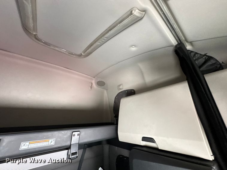 image for item YA0787 2019 Freightliner Cascadia semi truck