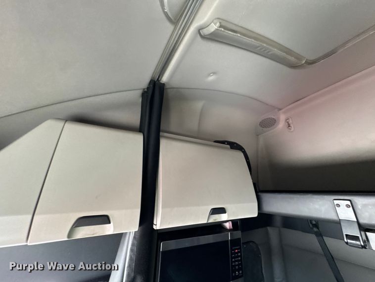 image for item YA0787 2019 Freightliner Cascadia semi truck