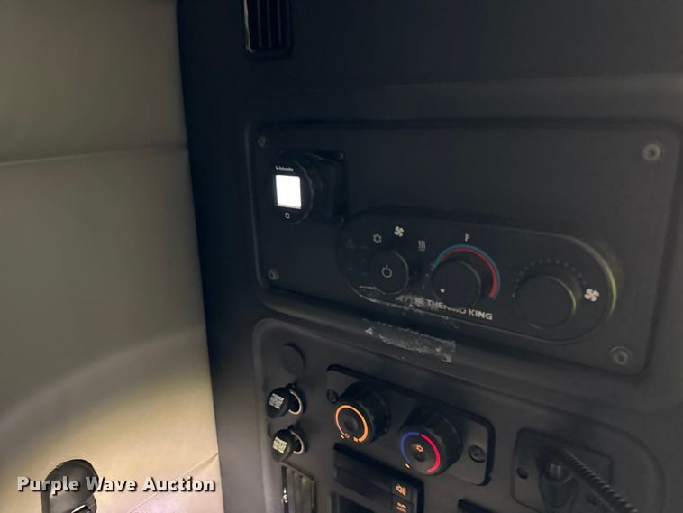 image for item YA0787 2019 Freightliner Cascadia semi truck