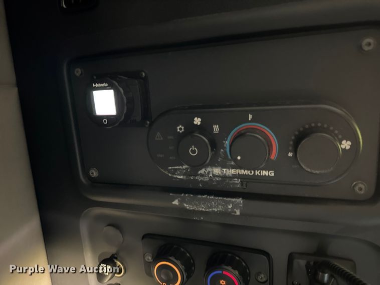 image for item YA0787 2019 Freightliner Cascadia semi truck