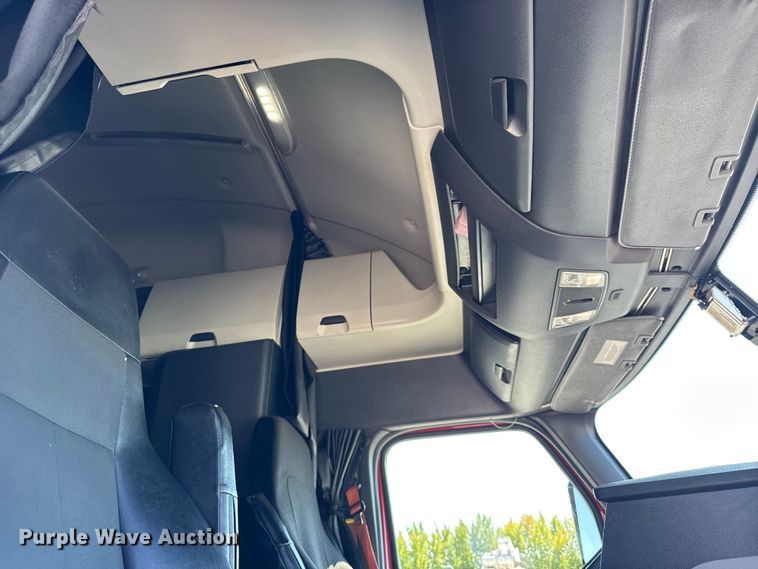 image for item YA0787 2019 Freightliner Cascadia semi truck