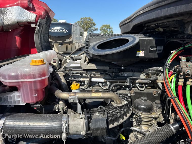 image for item YA0787 2019 Freightliner Cascadia semi truck