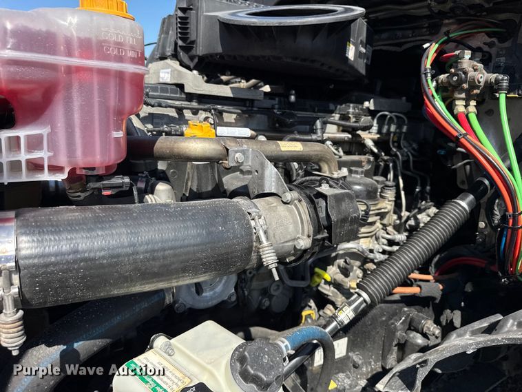 image for item YA0787 2019 Freightliner Cascadia semi truck